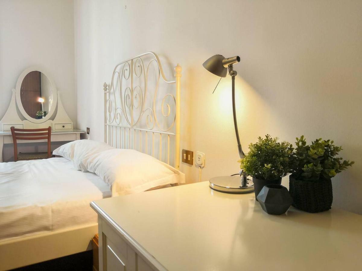 Joivy 1 Bedroom Apt Next To Piazza Leonardo Da Vinci Milano Exterior foto
