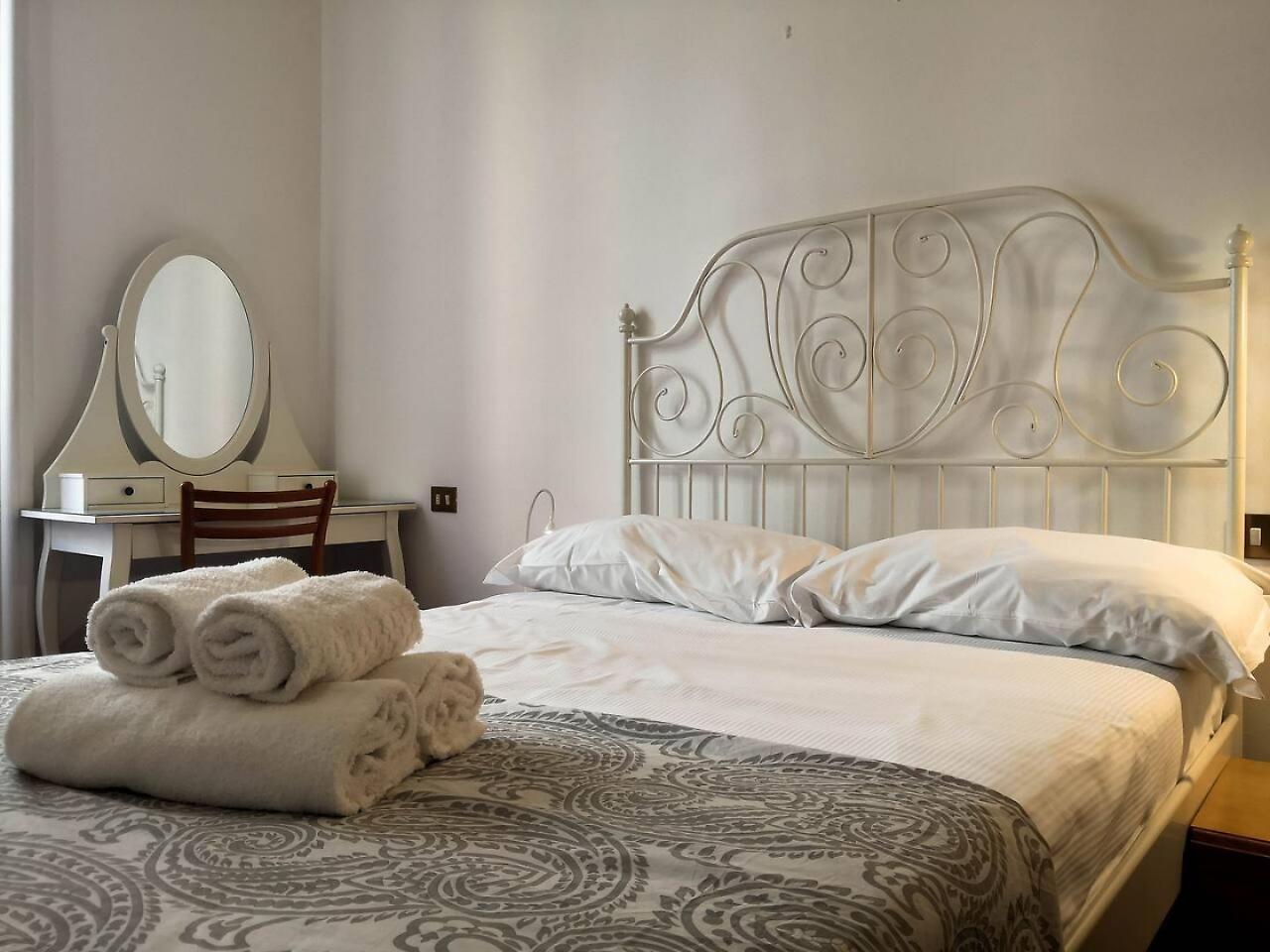 Joivy 1 Bedroom Apt Next To Piazza Leonardo Da Vinci Milano Exterior foto